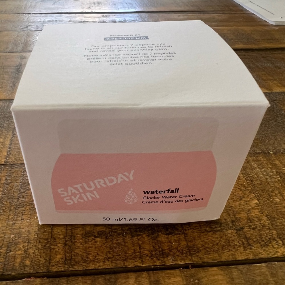 Saturday Skin Waterfall GLACIER
WATER CREAM - never opened